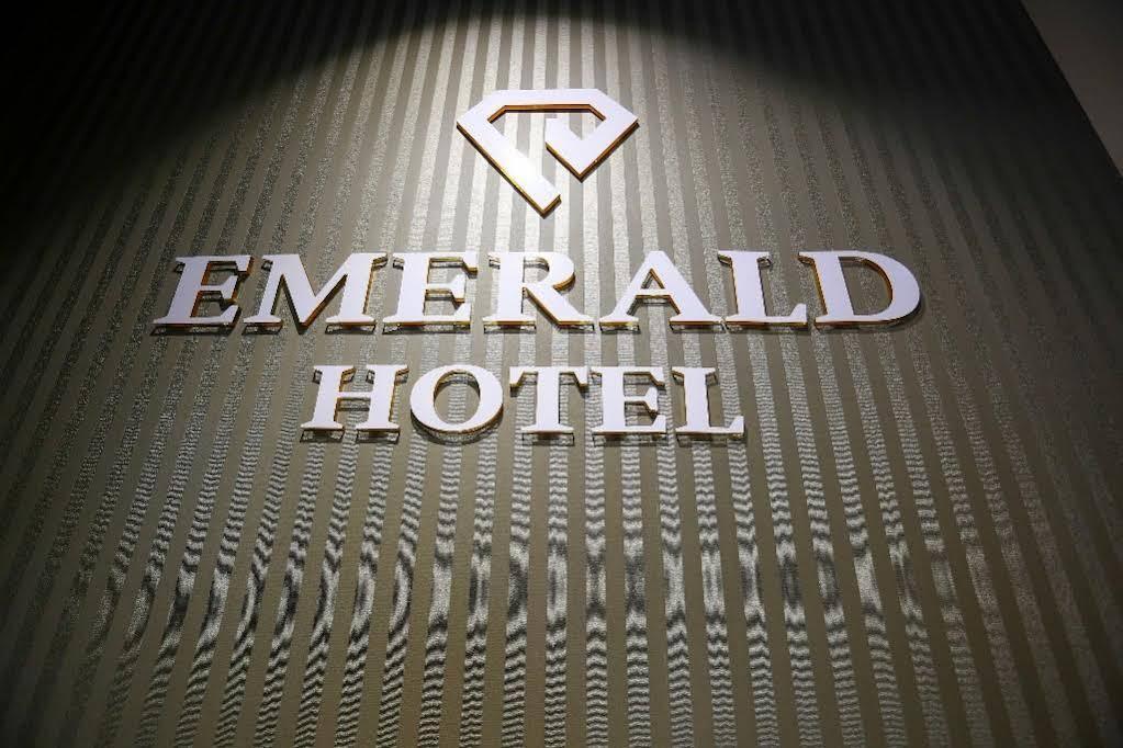 Emerald Boutique Hotel ティラナ エクステリア 写真