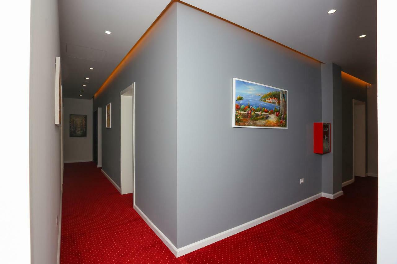 Emerald Boutique Hotel ティラナ エクステリア 写真