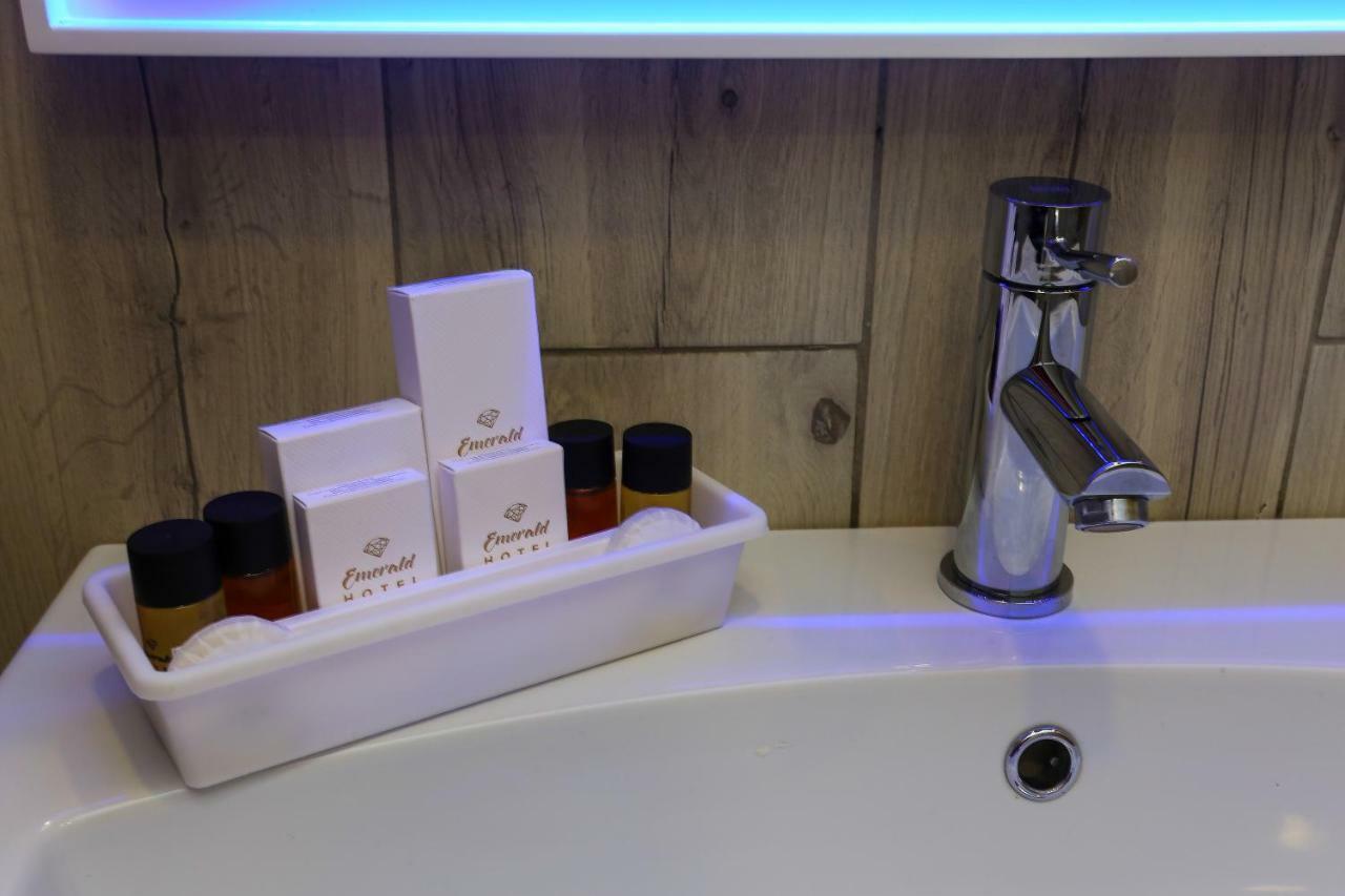 Emerald Boutique Hotel ティラナ エクステリア 写真