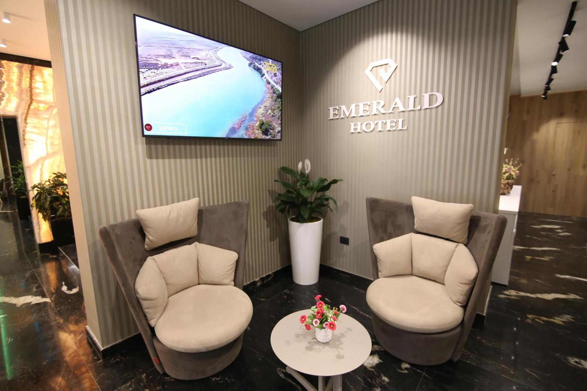 Emerald Boutique Hotel ティラナ エクステリア 写真