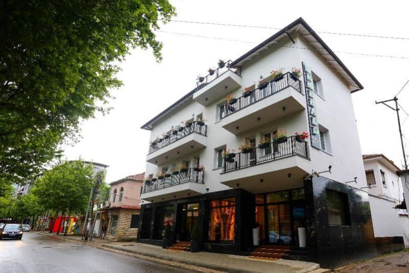 Emerald Boutique Hotel ティラナ エクステリア 写真