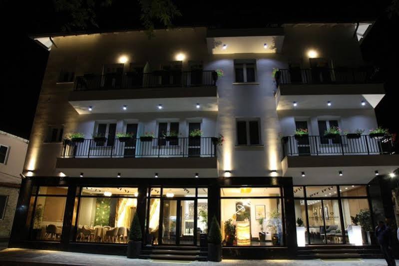 Emerald Boutique Hotel ティラナ エクステリア 写真